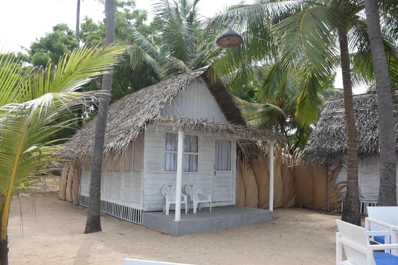 Alfresco Beach Hotel Uppuveli Exteriör bild