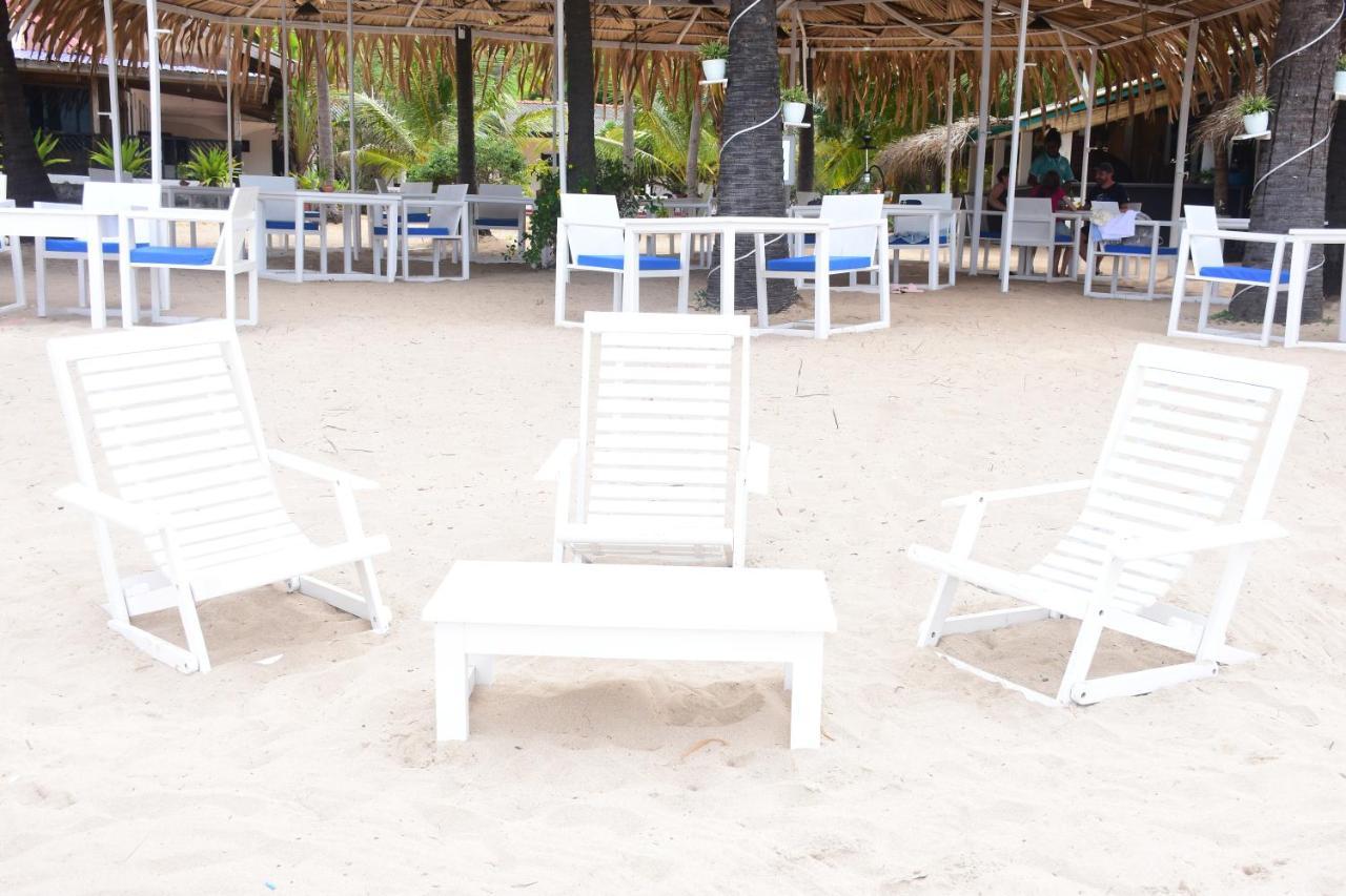 Alfresco Beach Hotel Uppuveli Exteriör bild